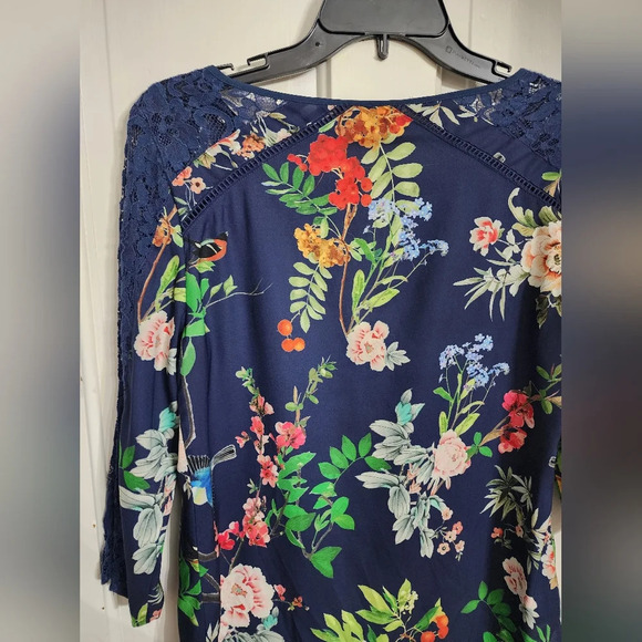 👸👕 #022 Express 3/4 sleeved printed top in size Small - Picture 6 of 12